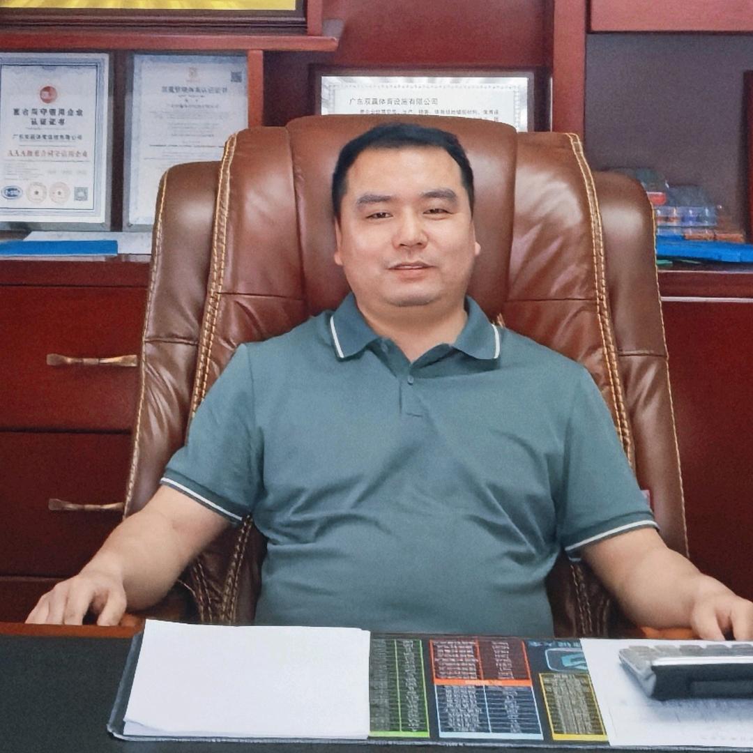 特冠体育+球场跑道材料工厂=毛文安