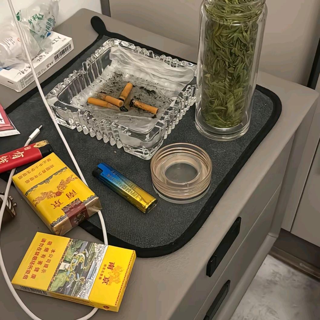 喝最烈的酒 ✎忘最爱的人，