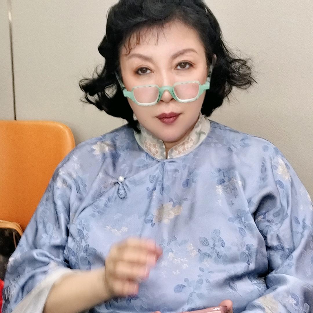 热爱戏曲的凤姐