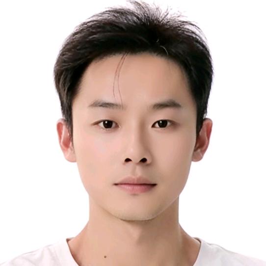 龙哥他姓张