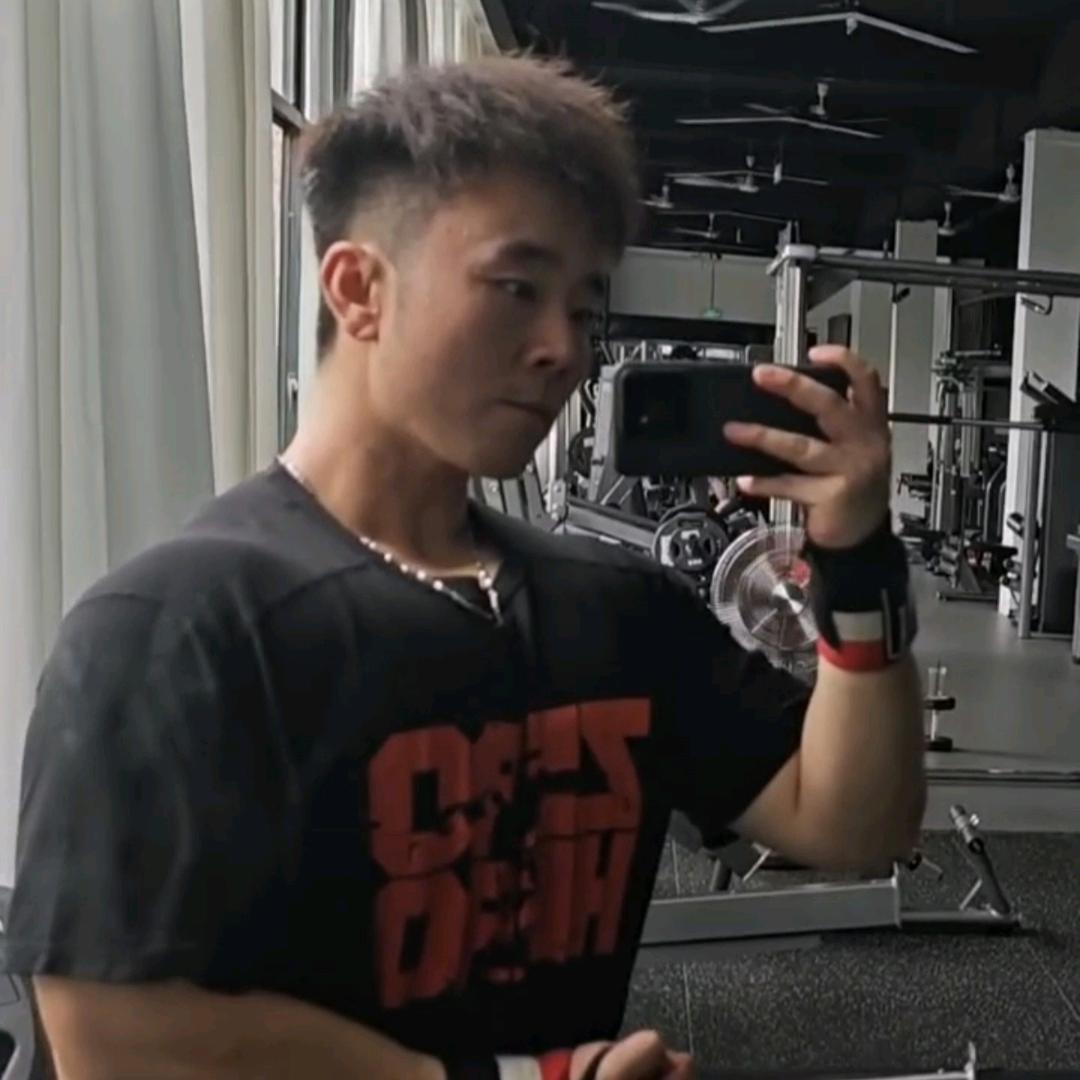 爱吃肉的阿熊（捡脂版）