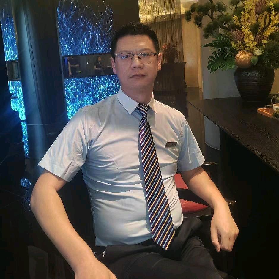 足天下李伟