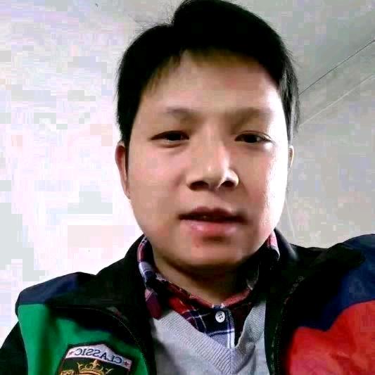 李君