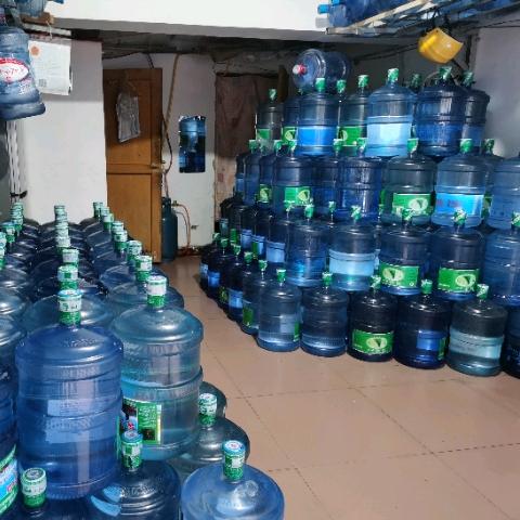 送水苗家汉子