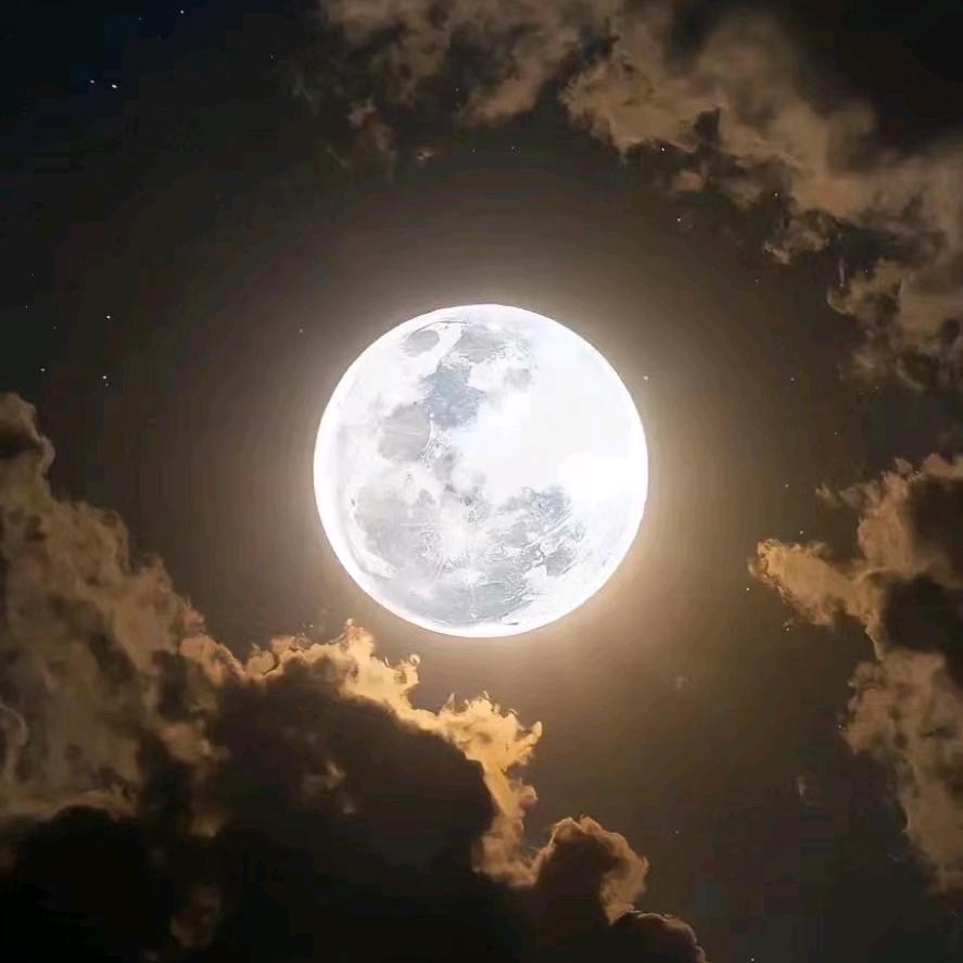 夜晚的月亮