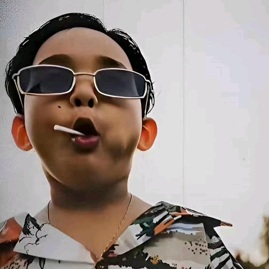 黑强.