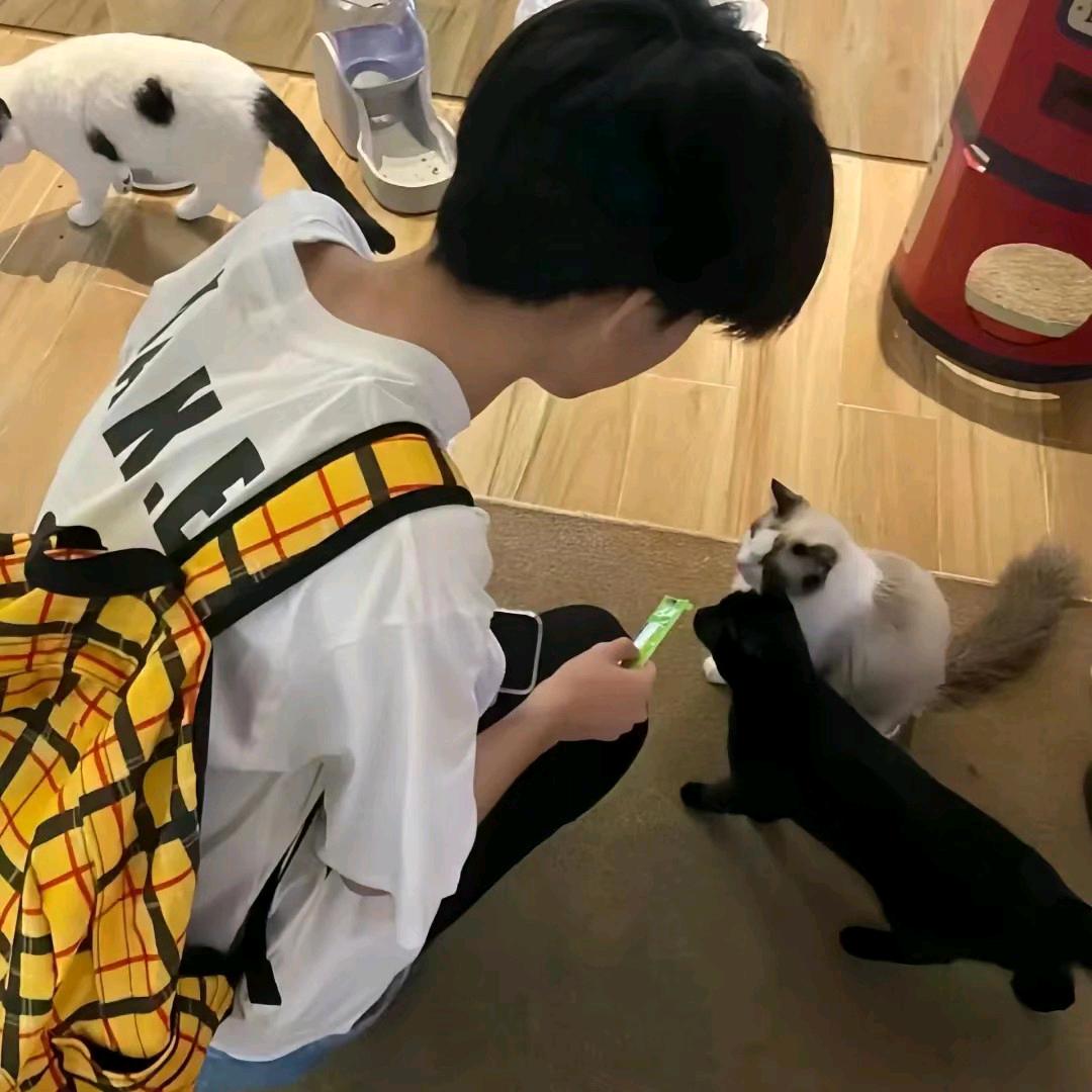 嗯李Y啊J