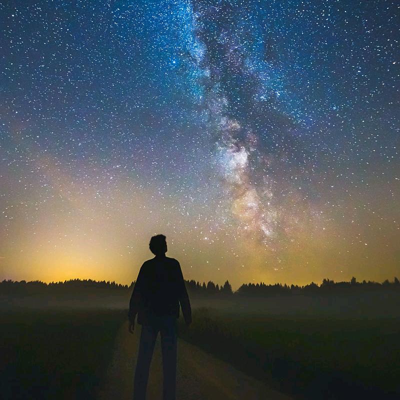 当悲伤划过夜空