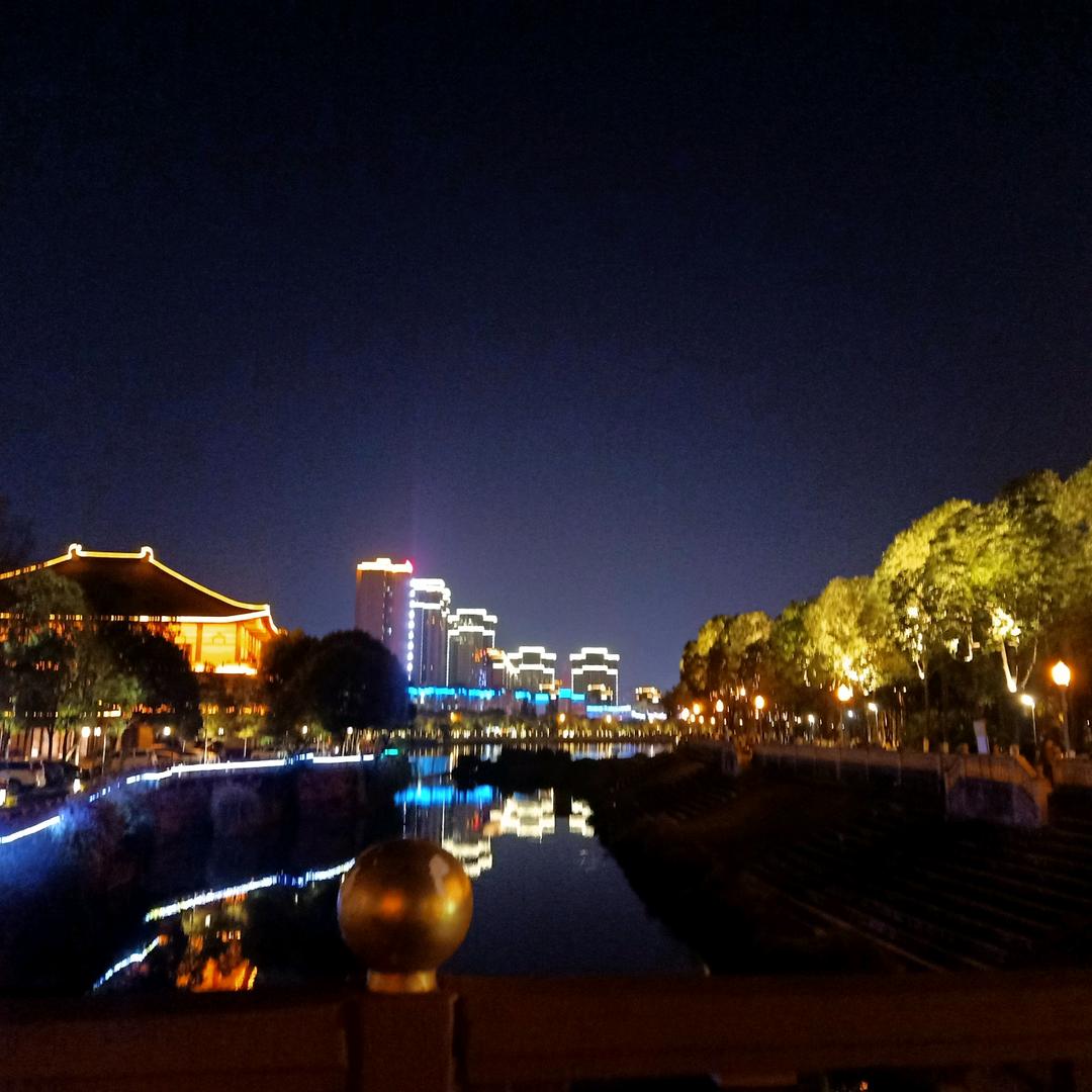 青山不改.河水长流