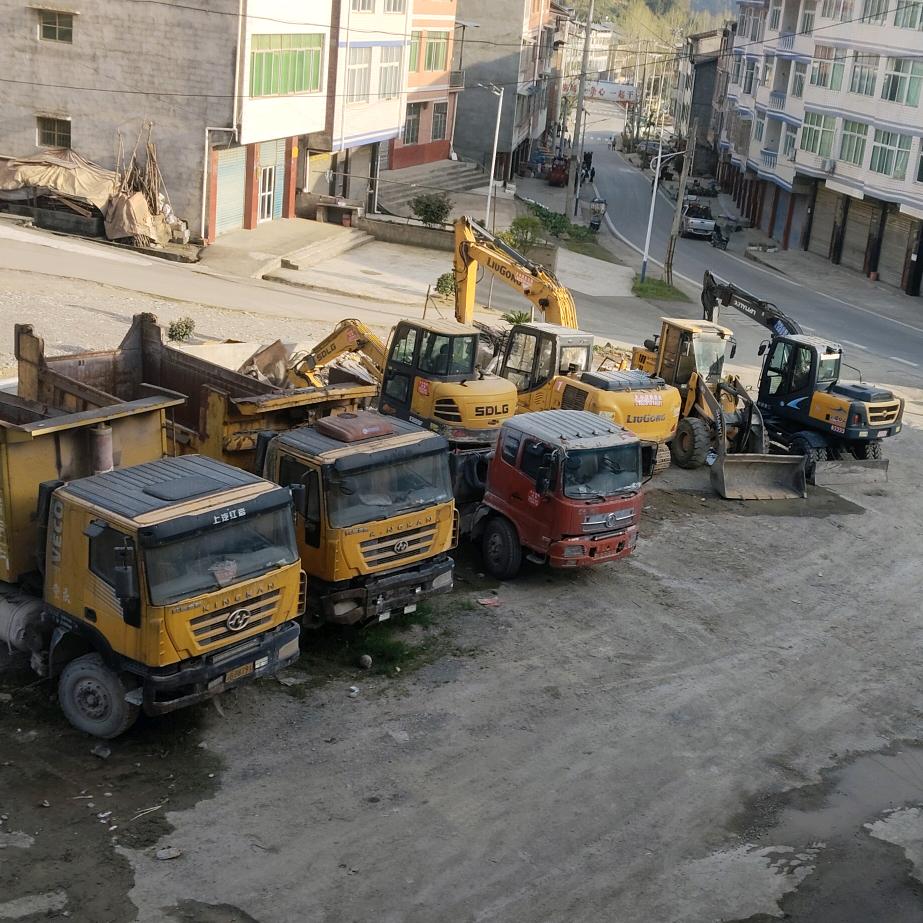 铁矿运输车队☞勇哥