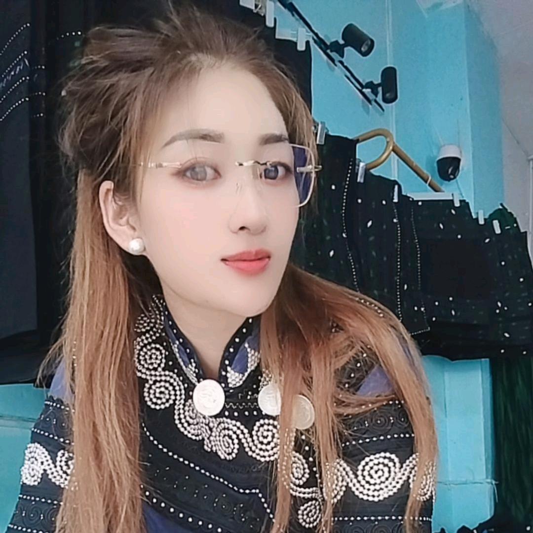 艳英，民族服装设计，姐妹👭团