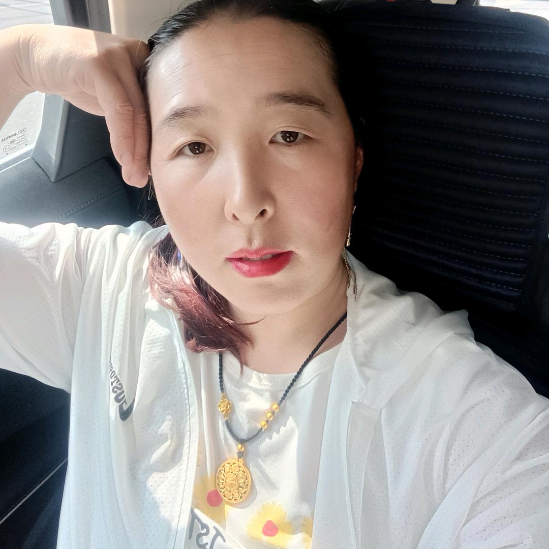 刘荷花。
