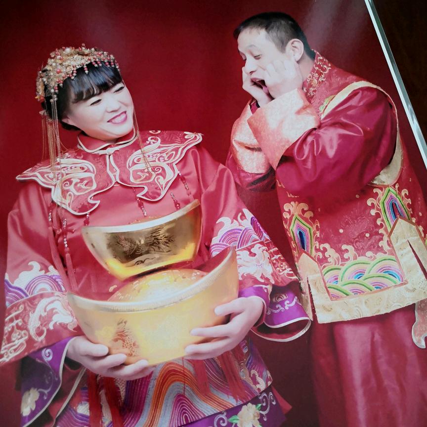 人生短短几十年何不开开心心每一天。