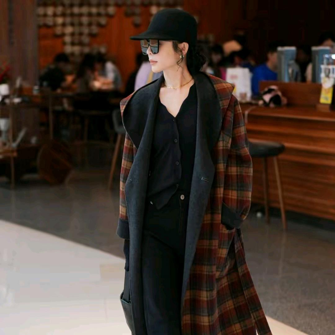 P.eiu潘依绣时尚穿搭