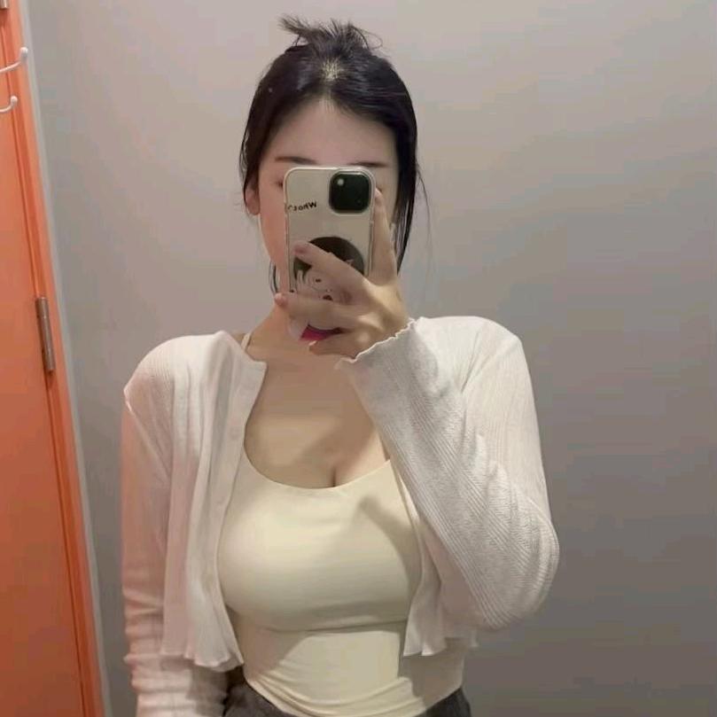 忙着可爱😄(可)