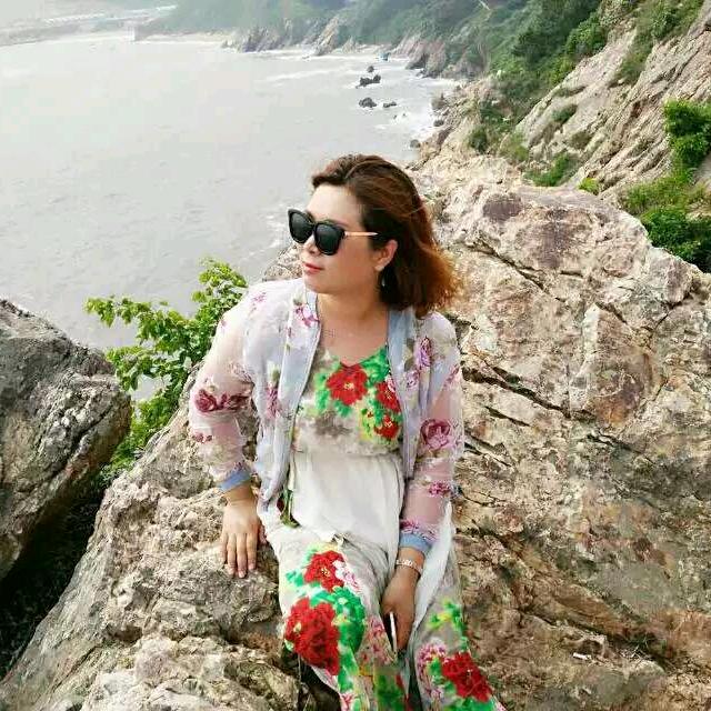 不会贴膜的老板娘