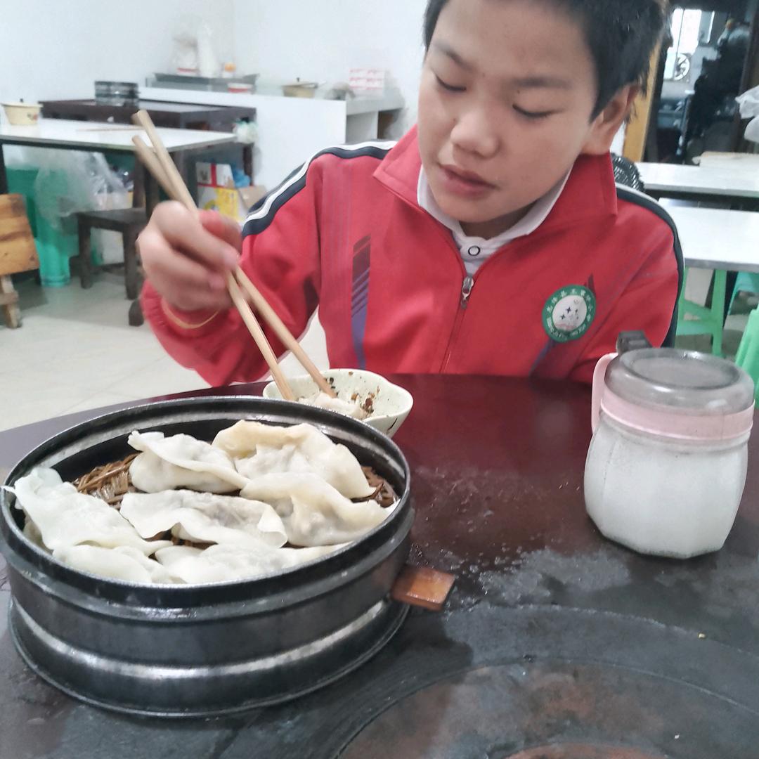 树上的鸟儿叫呱呱