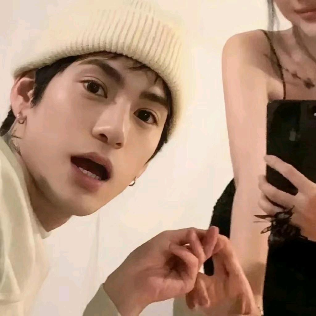 游泳教练小杨