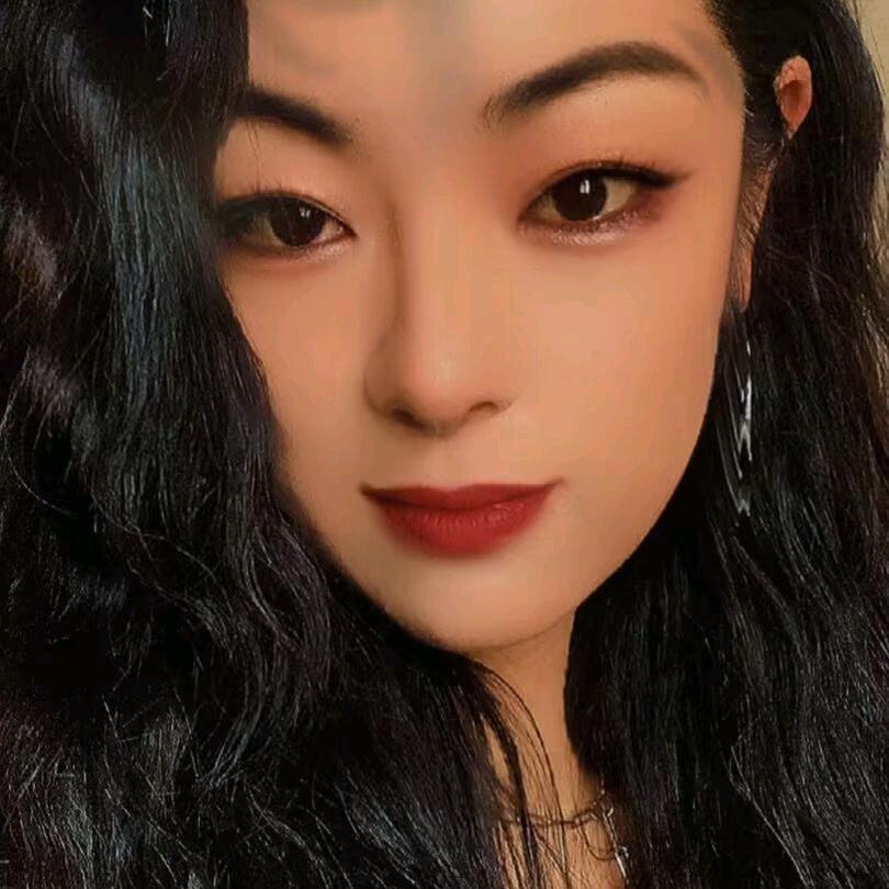 叼烟的女汉纸