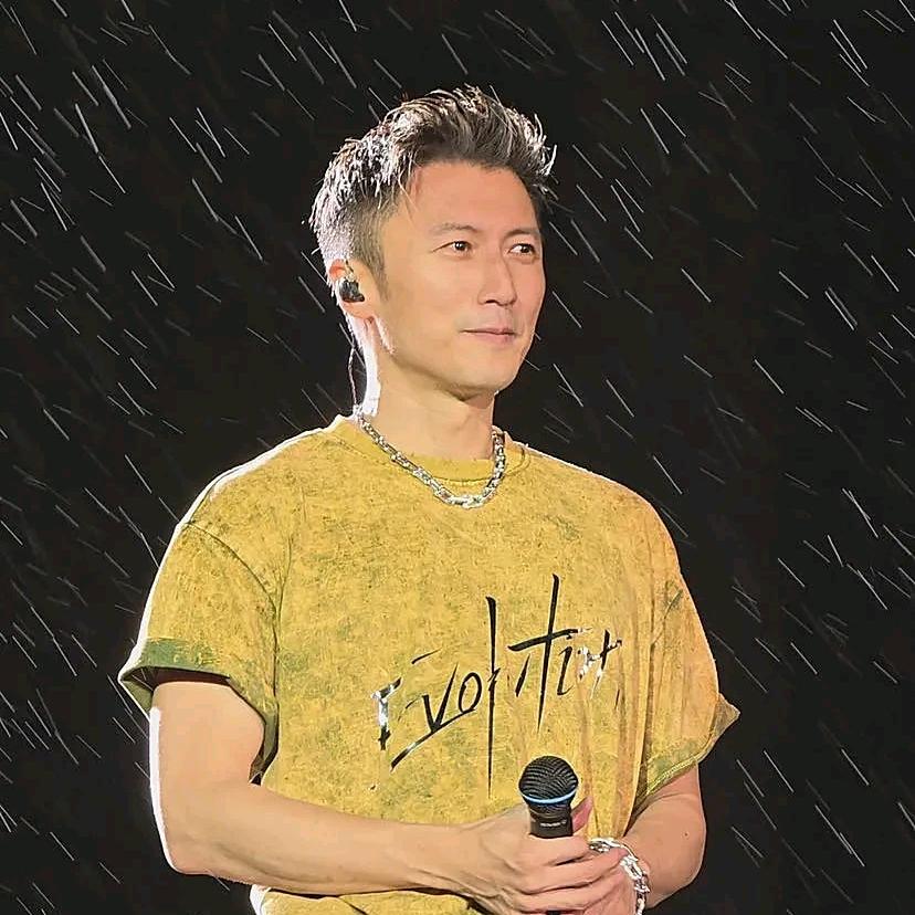 庐山烟雨            ╮