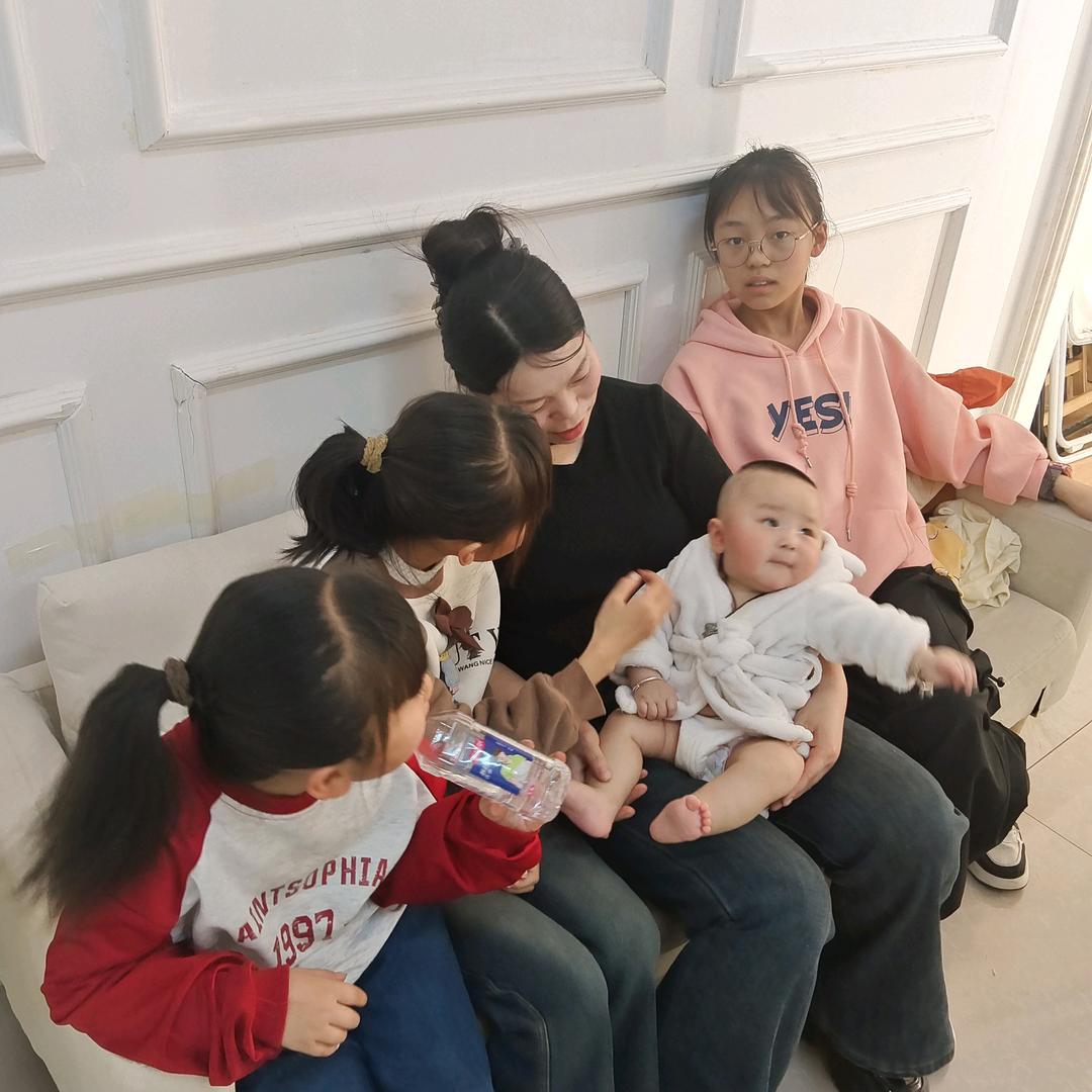 四个孩子宝妈🌻🌻