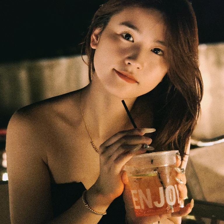 山顶有个小酒馆(现代城店）