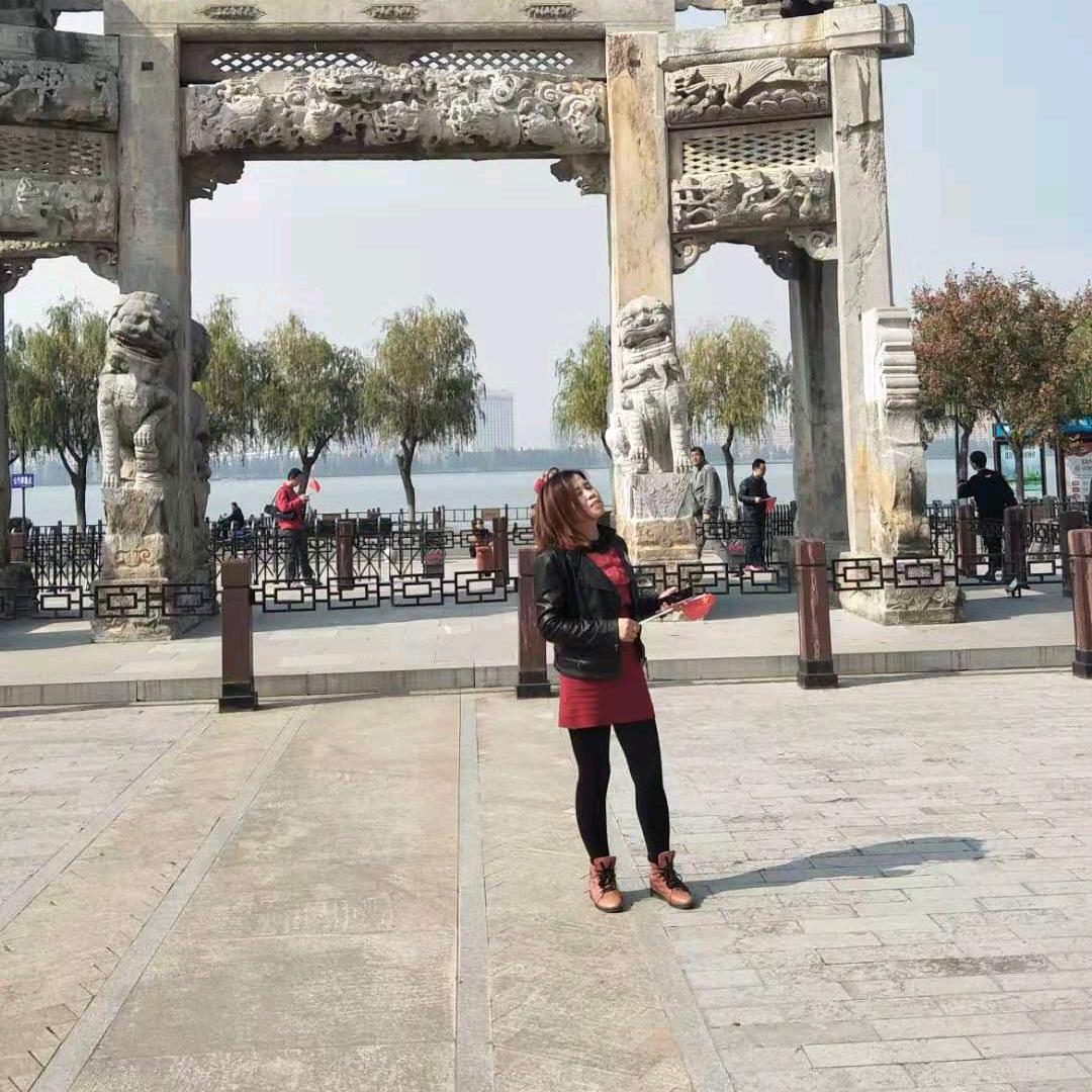 开心的明明