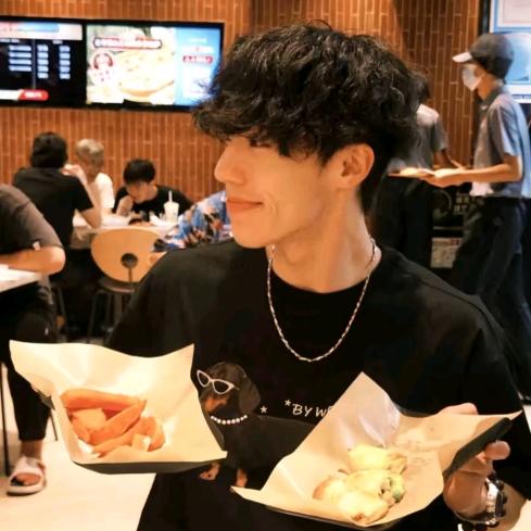 让老头跪地唱征服