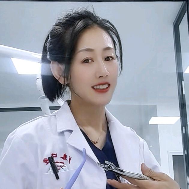 冠泰口腔牙医周小浪