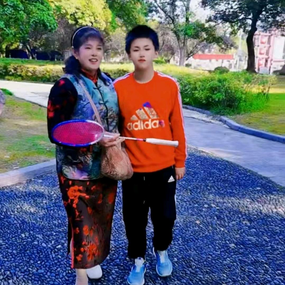 吴晨晨奶奶63年的兔