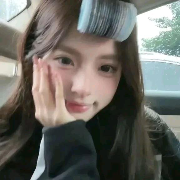 涵涵(爱臭美加学舞蹈.拍手是舞)头像