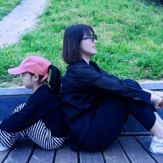 李多多和小伟吖
