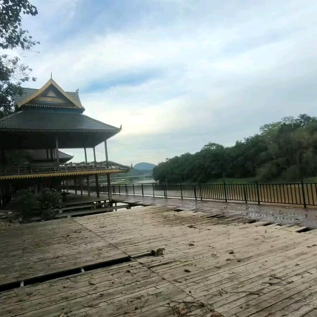 睡天桥的轻轻语