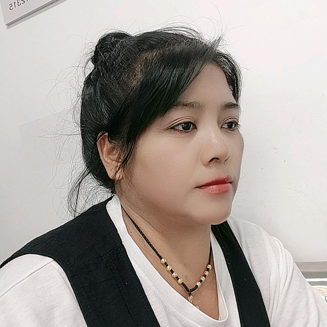 黑妹。