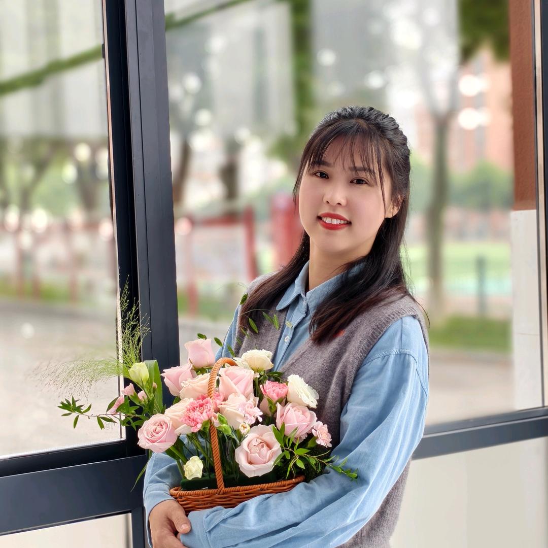 蹦蹦跳跳的兰小妞