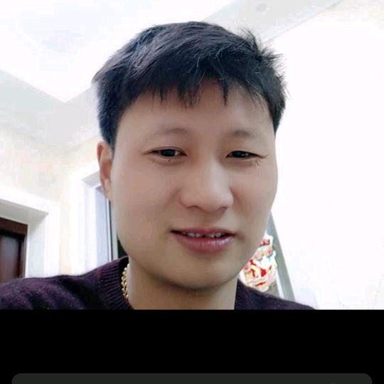 李君