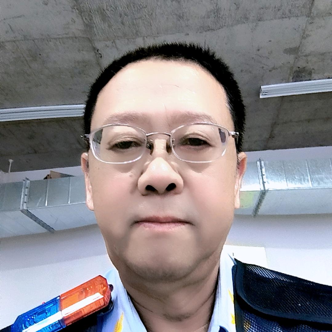 老王。