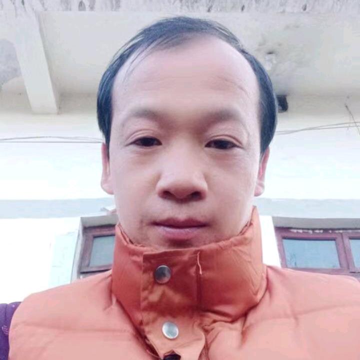 再难也保持微笑。张