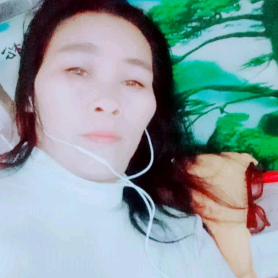 罗雪英