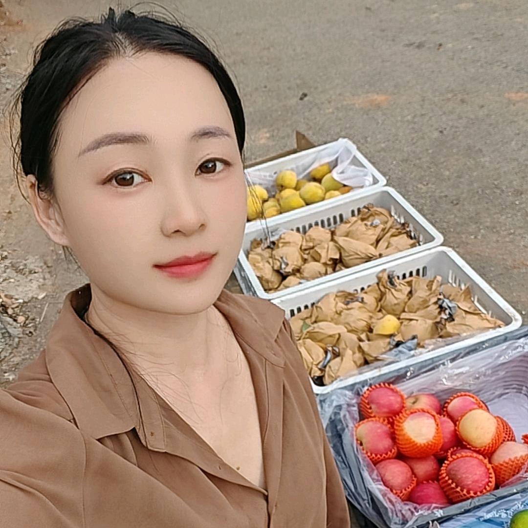 阿霞(水果妹 摆摊妹)在中伙高新区