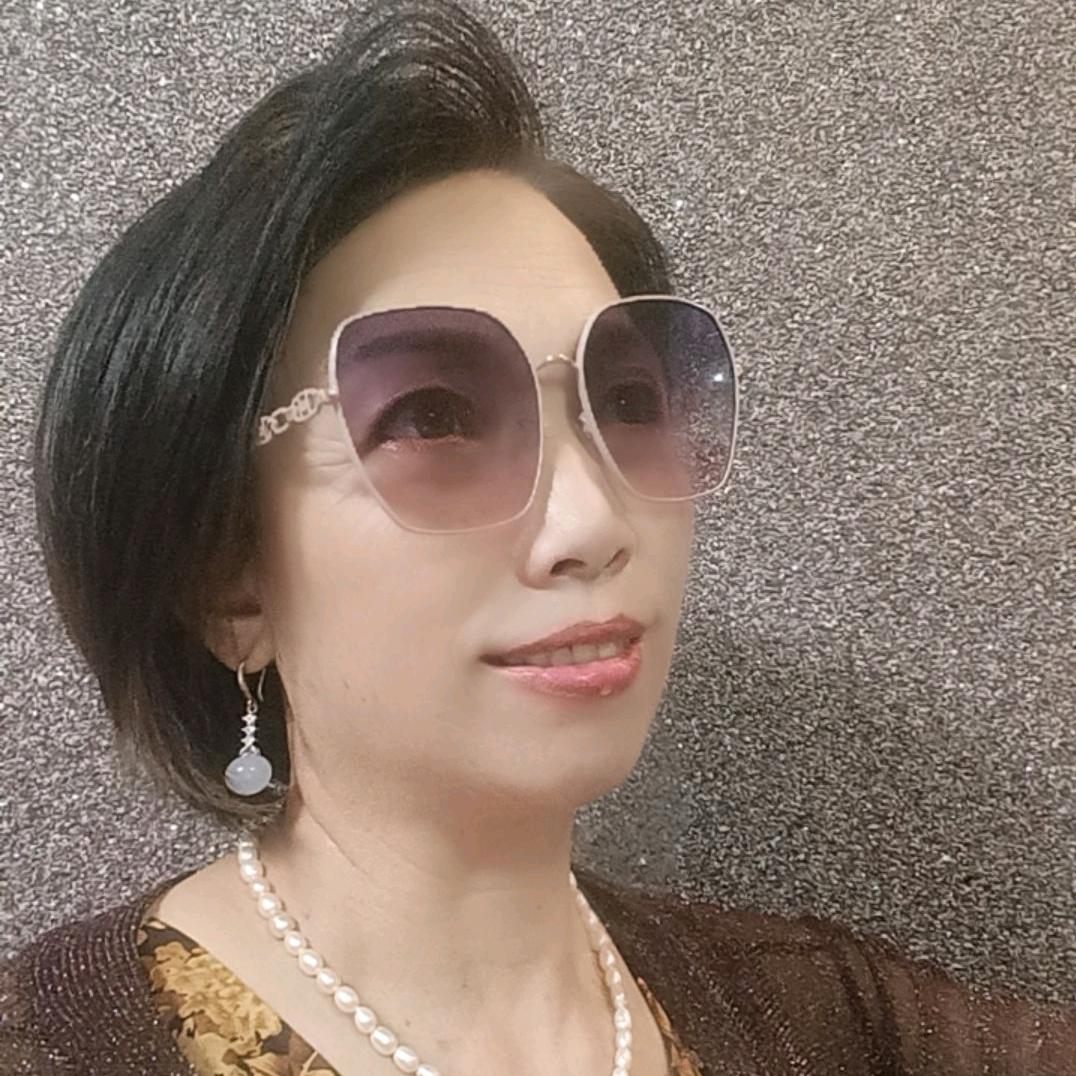 何姐,