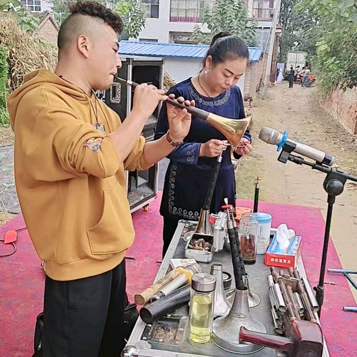 王利楠唢呐演艺，金蝉长年出售全国发