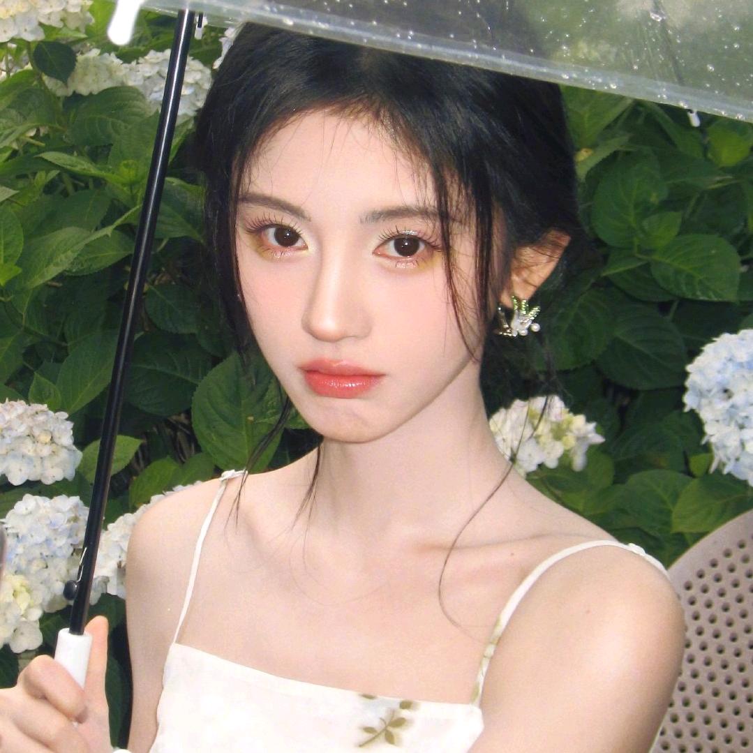 “鞠椿祎.