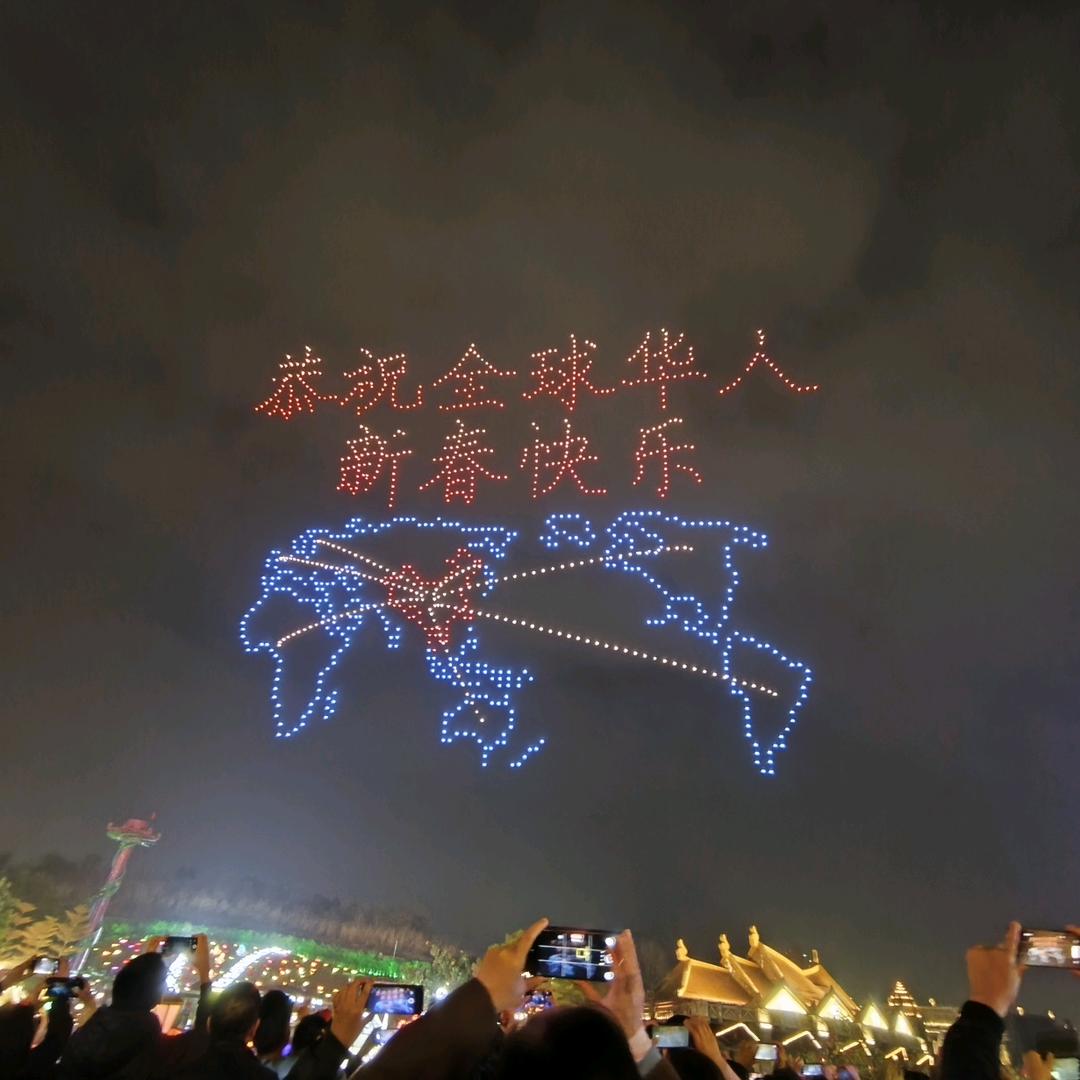 阳光下奔跑的五花肉