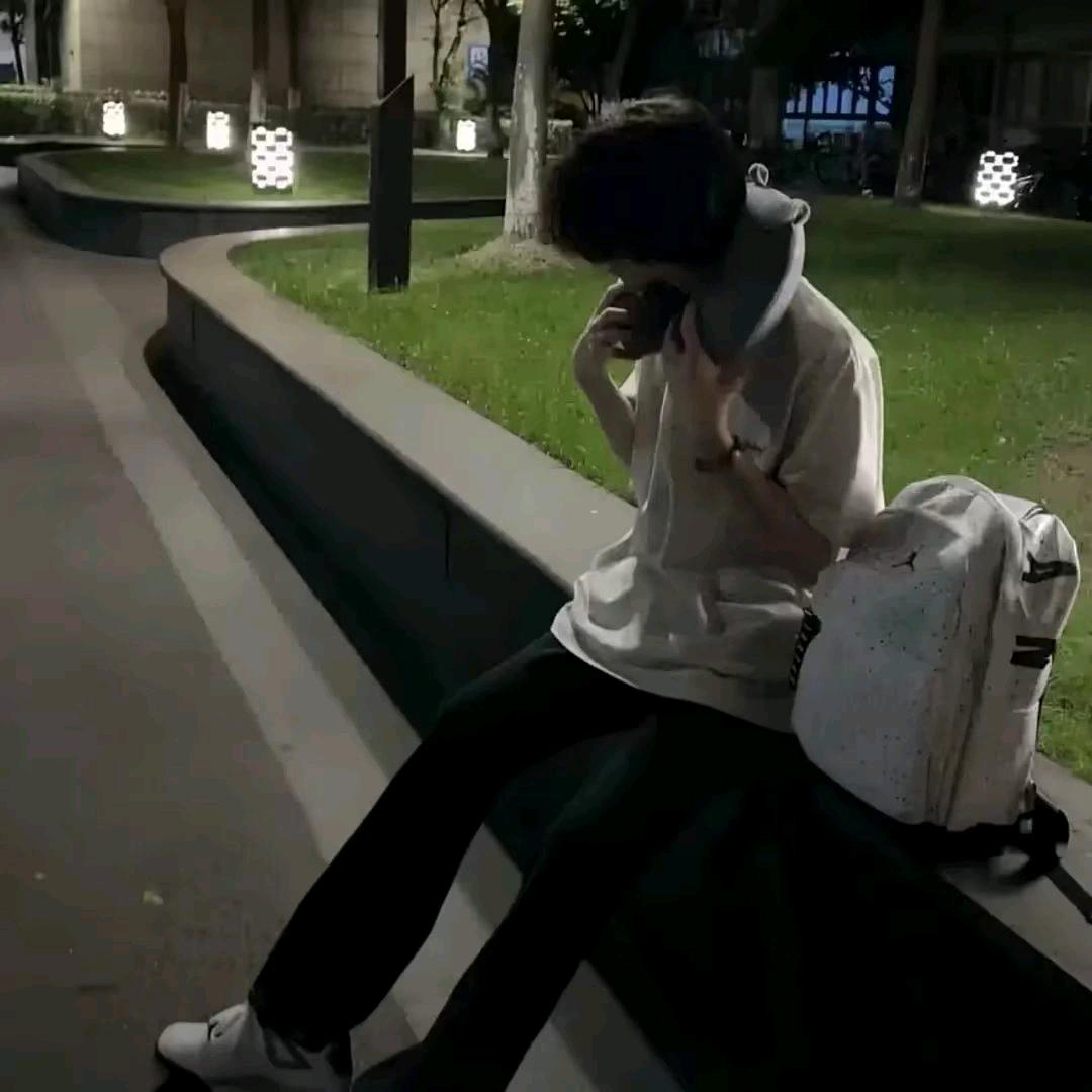 蓝笙.
