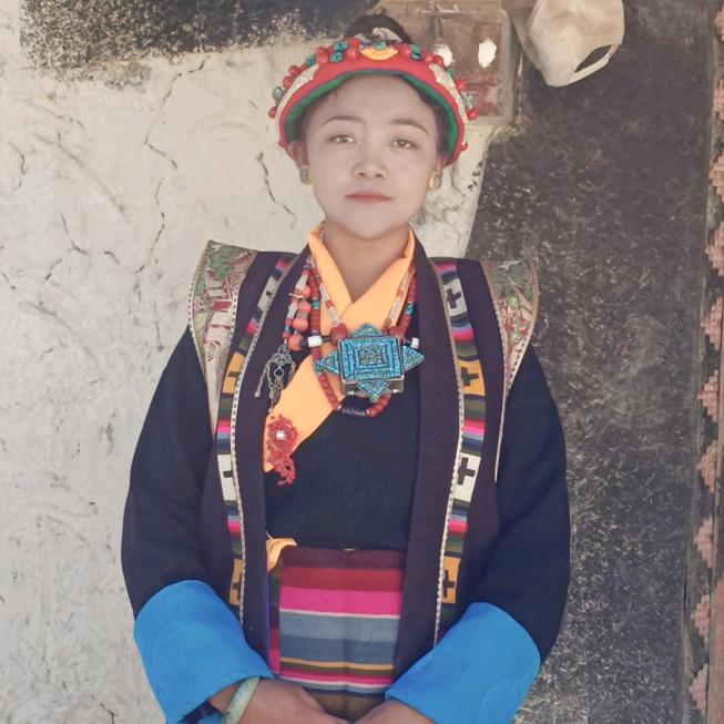 索朗白玛藏装店