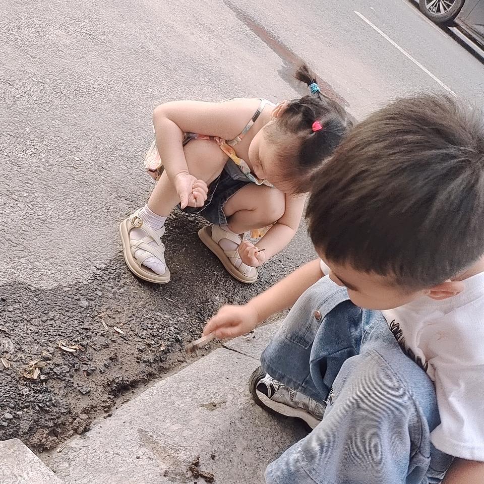 爱吃鸡爪的女孩