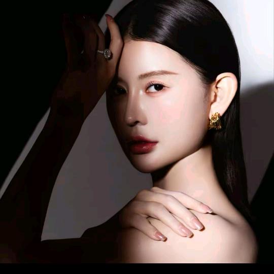 神大英子AKN服装《珂尼娜旗下》