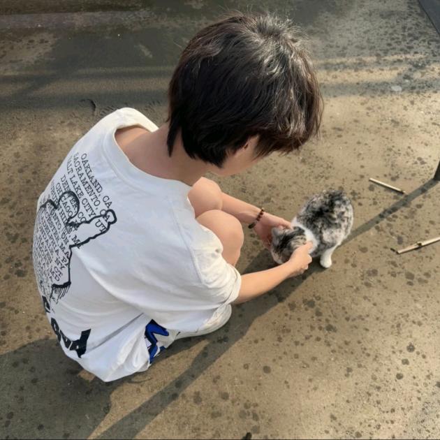 遥望轻轻叹