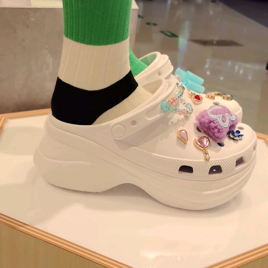 crocs洞洞鞋柜姐